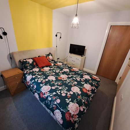 Private And Comfortable Room In Cosy Home Nottingham Buitenkant foto