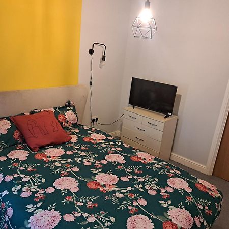 Private And Comfortable Room In Cosy Home Nottingham Buitenkant foto